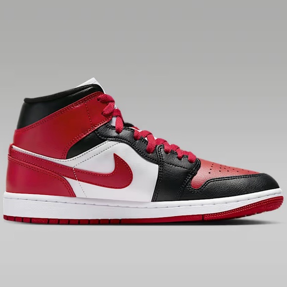 Nike Red and White Women's Sneakers - Picture 5 of 8